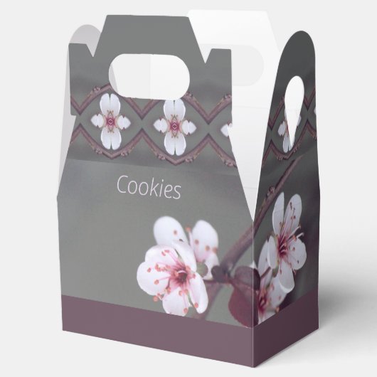 Witte bloesems met roze bloesems bedankdoosjes (Geopend)