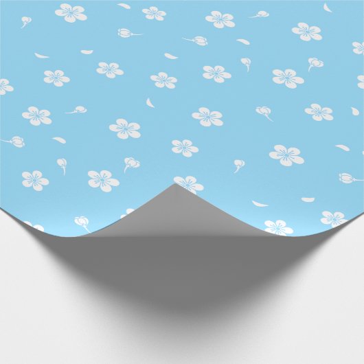 Witte Bloesems op Baby Blauw Patroon Cadeaupapier (Hoek)