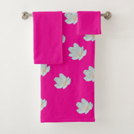 Witte Bloesems Op Heet Roze Bad Handdoek