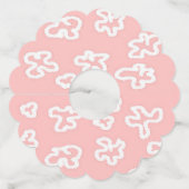 Witte bloesems op roze hoofdhuid wijnglaslabel (Voorkant)