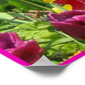 Witte bokspuppy in tlips poster (Hoek)