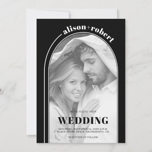 Witte boog en foto zwart minimalistische bruiloft kaart (Voorkant)