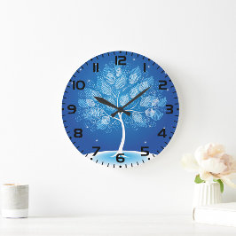 Witte boom in de sneeuw grote klok