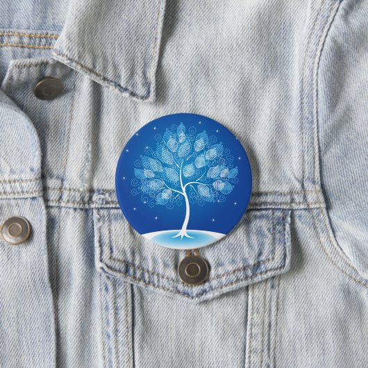 Witte boom in de sneeuw ronde button 7,6 cm (In situ)