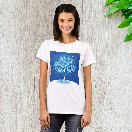 Witte boom in de sneeuw t-shirt