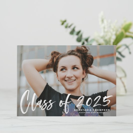 Witte borstel belettering foto overlay Afstuderen Aankondiging (Staand voorkant)
