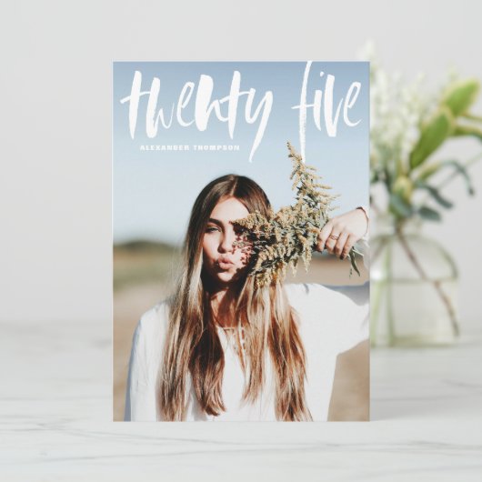 Witte Borsteltypografie 2024 Foto Afstuderen Kaart (Staand voorkant)