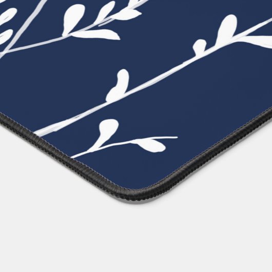 Witte Botanicals op Navy Blue Bureaumat (Hoek)