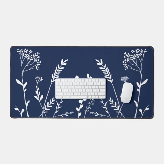 Witte Botanicals op Navy Blue Bureaumat (Keyboard & Muis)