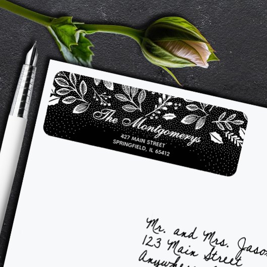 Witte botanicals op zwarte retouradreslabels etiket