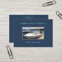 Witte boten in de jachthaven bootverhuur