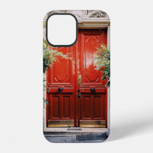 WITTE BOUWEN MET GESLOTEN RODE WOODEN DEUR iPhone 12 HOESJE