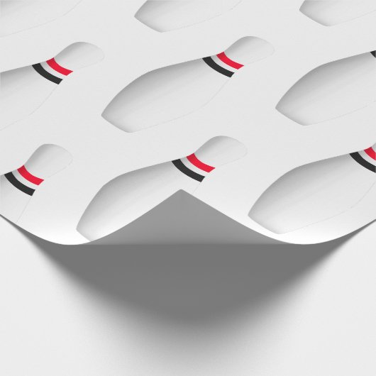 Witte bowling pinnen op wit cadeaupapier (Hoek)