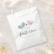 Witte bruiloft bevoordeelt tassen met vlinders