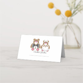 Witte bruiloft met een teddybeer plaatskaartje