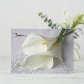 Witte calla lilies op linnen bedankt maid of eren aankondiging (Staand voorkant)