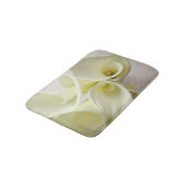 Witte calla lilies van bovenaf badmat (Gekanteld)