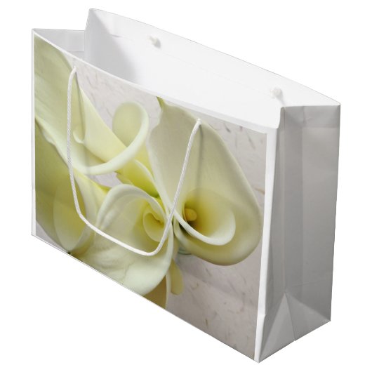 Witte calla lilies van bovenaf groot cadeauzakje (Voorkant Gekanteld)