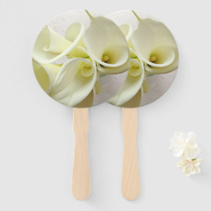 Witte calla lilies van bovenaf handwaaier
