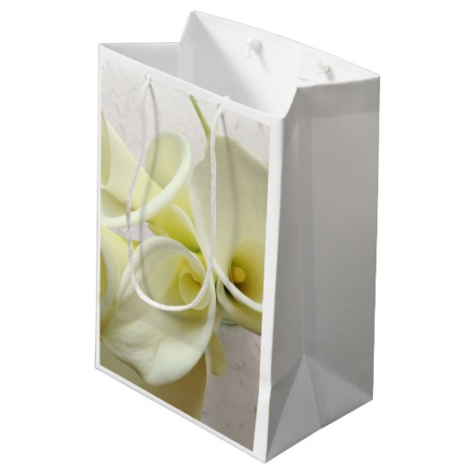 Witte calla lilies van bovenaf medium cadeauzakje (Achterkant Gekanteld)