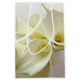 Witte calla lilies van bovenaf medium cadeauzakje