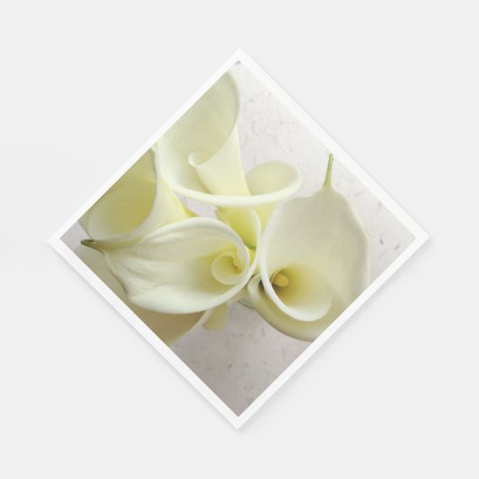 Witte calla lilies van bovenaf servet (Hoek)