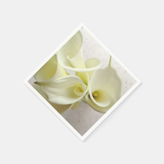 Witte calla lilies van bovenaf servetten (Hoek)