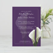 Witte Calla Lillies bruiloft uitnodiging op Paarse (Staand voorkant)