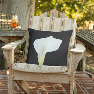 Witte Calla Lily Bloem Achtertuin Foto Buitenkussen