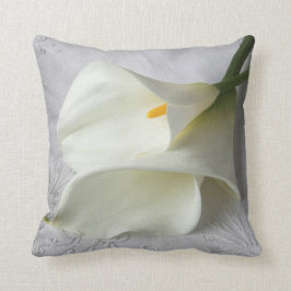 witte calla's op linnen kussensloop kussen