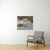 Witte Camargue-paarden die in water lopen Wandkleed (In Situ (horizontaal))