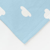 Witte Cartoon wolken op blauw achtergrondpatroon Fleece Deken (Hoek)
