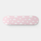 Witte Cartoon wolken op roze achtergrondpatroon Skateboard (Horizontaal)