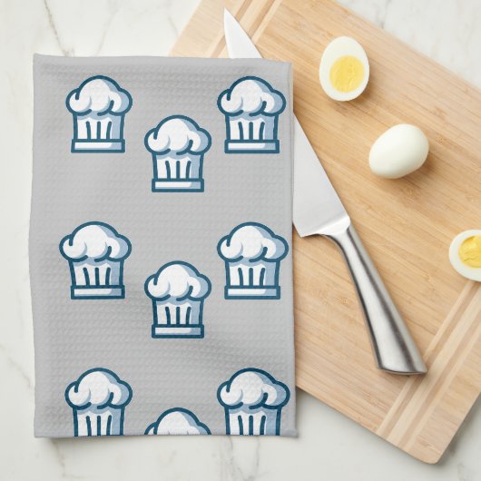 Witte chef-petten op grijs theedoek (Quarter Fold)