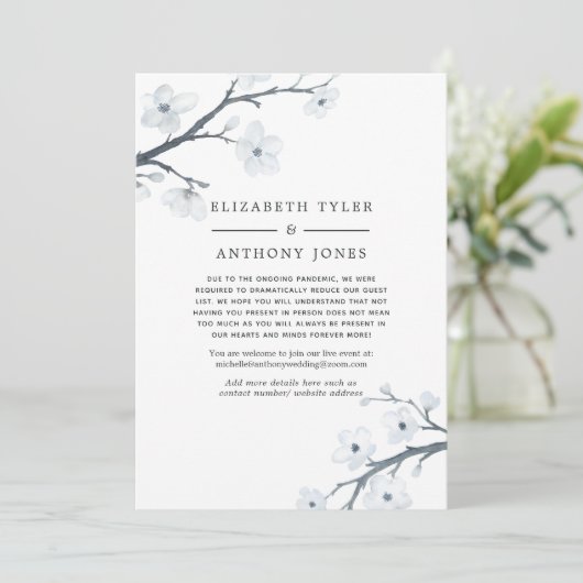 Witte Cherry Blossom Reduced Wedding Guest List Aankondiging (Staand voorkant)