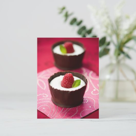 Witte chocolademousse dessert briefkaart (Staand voorkant)