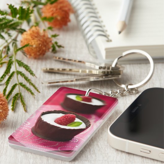Witte chocolademousse dessert sleutelhanger (Voorkant Rechts)
