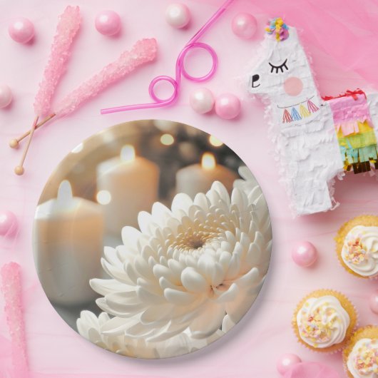 Witte Chrysanthemum Bloem en Kaarsen Papieren Bordje (Feest)