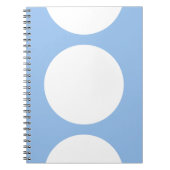 Witte cirkels op lichtblauw notitieboek (Voorkant)