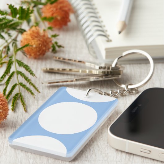 Witte cirkels op lichtblauw sleutelhanger (Voorkant Rechts)