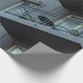 WITTE CONCRETE BOUW MET WITTE METALE RAILS CADEAUPAPIER (Hoek)