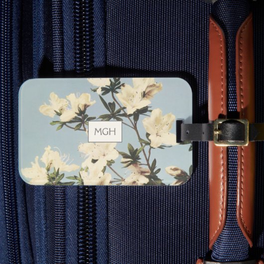 Witte Crème Azalea Bloemen Monogram Bagagelabel (Voorkant Insitu 4)