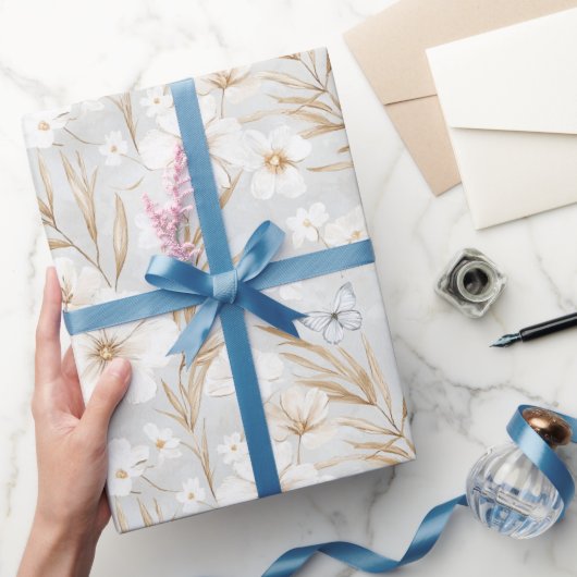 Witte Crème Bloemen Blauwe Vlinders Bruiloft Cadeaupapier (Geschenken)