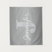 Witte Cursief & Grijs Monogram | Bewerkbare Kleure Wandkleed (Voorkant)