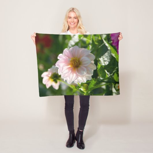 Witte dahlia in de tuin foto fleece deken (In situ)