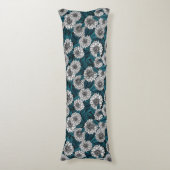 Witte Dahlia tuin/ blauwe bladeren 2 Lichaamskussen (Voorkant Verticaal)