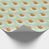 Witte Daisies Patroon Licht Salie Groen Cadeaupapier (Hoek)