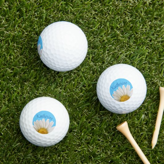 Witte Daisy Blauwe Achtergrond Aangepaste Naam Golfballen (Insitu Gras)