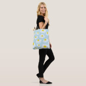 Witte Daisy Blauwe Achtergrond Naadloos Tote Bag (Op model)