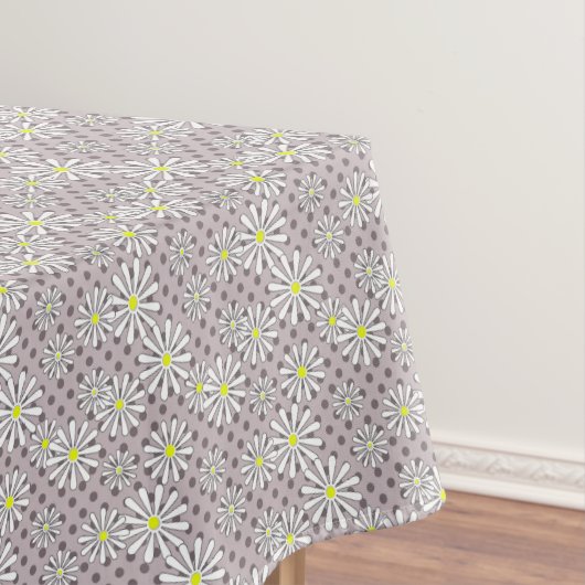 Witte daisy bloemen op een beige bruine stip tafelkleed (Voorbeeld)